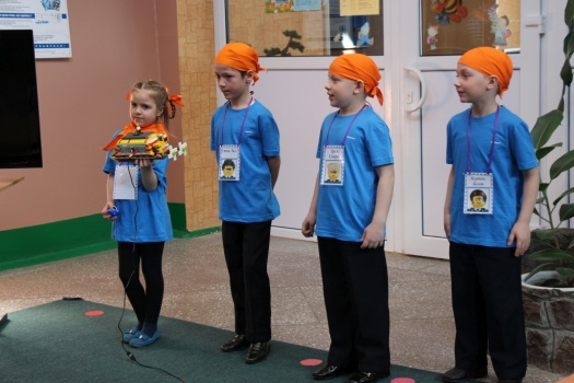 27 апреля 2016 года в Центре образования «Эврика» впервые состоялся краевой LEGO-турнир среди обучающихся образовательных организаций Камчатского края «LEGO-умники» 7
