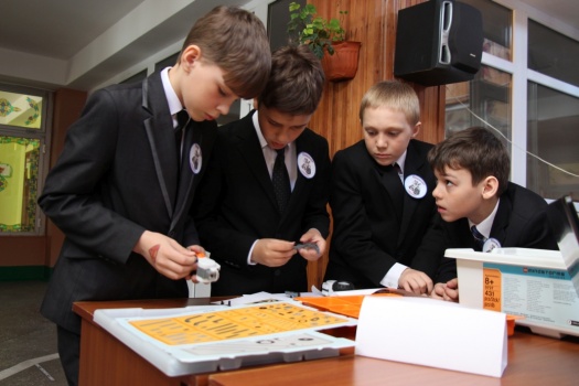 27 апреля 2016 года в Центре образования «Эврика» впервые состоялся краевой LEGO-турнир среди обучающихся образовательных организаций Камчатского края «LEGO-умники» 6