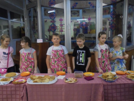 ​Благотворительную ярмарку блинов в пользу подопечных фонда "Спаси жизнь" провели в центре образования «Эврика». 0