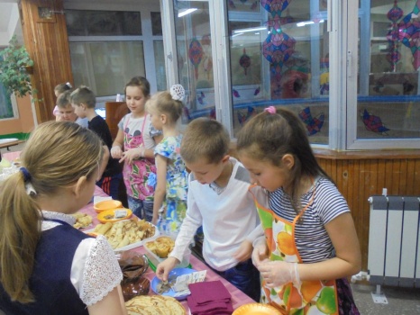 ​Благотворительную ярмарку блинов в пользу подопечных фонда "Спаси жизнь" провели в центре образования «Эврика». 2