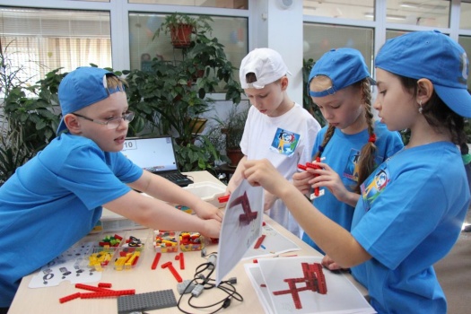 ​В Центре образования «Эврика» 4 мая 2018 года состоялся конкурс будущих кибер-инженеров «LEGO-умники». 10