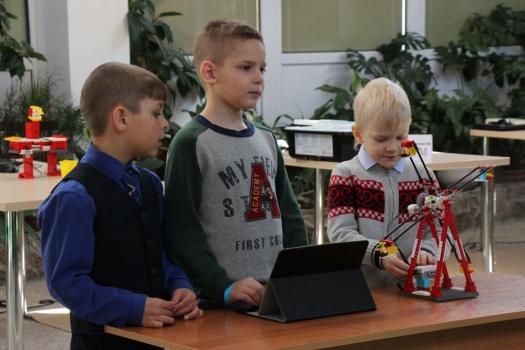 ​В Центре образования «Эврика» 4 мая 2018 года состоялся конкурс будущих кибер-инженеров «LEGO-умники». 1