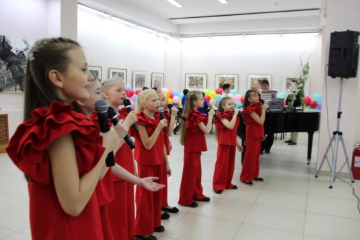 ​Эвриканцы выступили с концертной программой в «Камчатском краевом художественном музее» 8