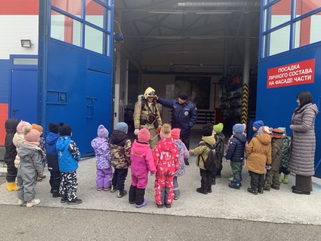 ​Маленькие эвриканцы с отделения на Топоркова побывали в гостях у пожарных 8