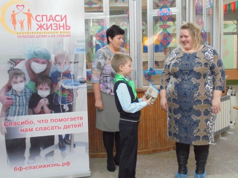 ​Благотворительную ярмарку блинов в пользу подопечных фонда "Спаси жизнь" провели в центре образования «Эврика».