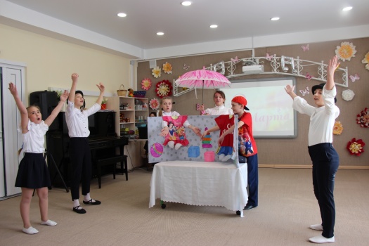 ​В преддверии празднования первого весеннего праздника в Центре образования состоялись торжественные мероприятия. 19