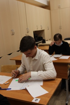 ​Обучающиеся 5-х и и 7-х классов сегодня состязались по предметам наглядная геометрия и литература. 1