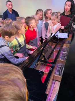 ​Обучающиеся Центра образования посетили концерт классической музыки в зале филармонии «Октябрьский». 6