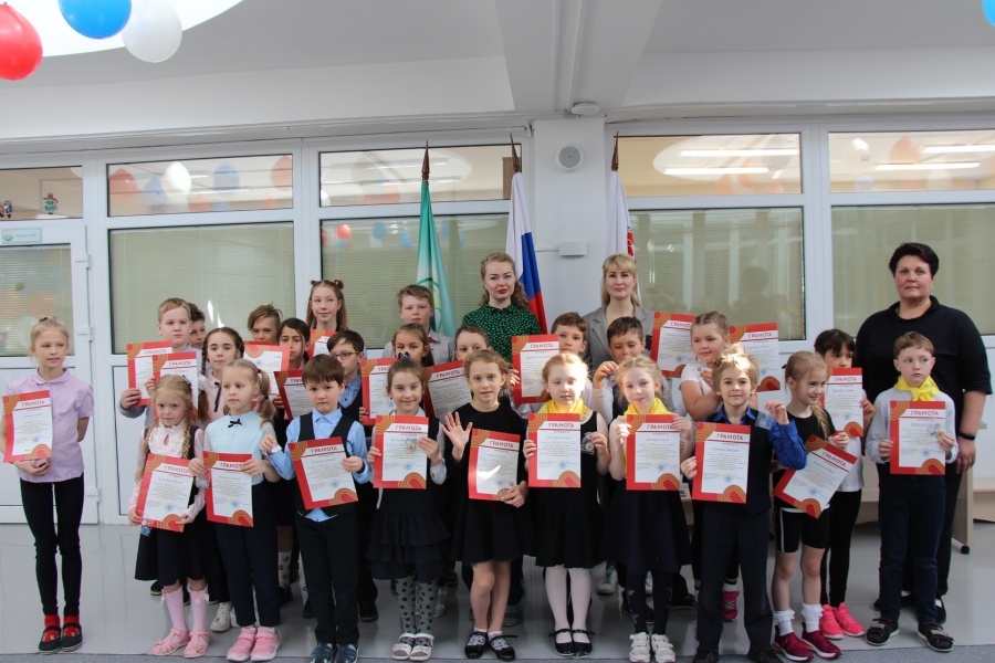 ​Церемония награждения участников Общероссийского движения «Готов к труду и обороне» прошла в Центре образования.