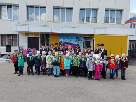​Вчера в Центре образования прошла торжественная линейка, посвященная 76-ой годовщине Победы в Великой Отечественной войне. 5