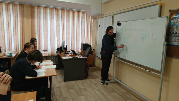 ​В Центре работы с одарёнными детьми более 100 камчатских школьников прошли углубленную подготовку в зимней профильной школе. 1